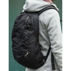 Macpac Kahuna Daypack 18L Black -Outdoor Enjoyment Store BCF 567284 03 black hi res