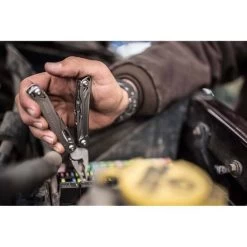 Leatherman Wingman Multi-Tool -Outdoor Enjoyment Store BCF 568138 10 hi res