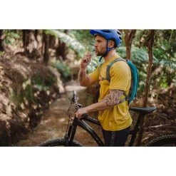 Macpac Amp H²O 2L Green Hydration Backpack -Outdoor Enjoyment Store BCF 644430 05 hi res